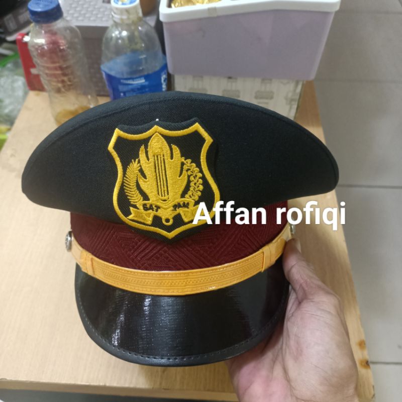 topi pet satpam coklat logo bordir Lis logo kuning