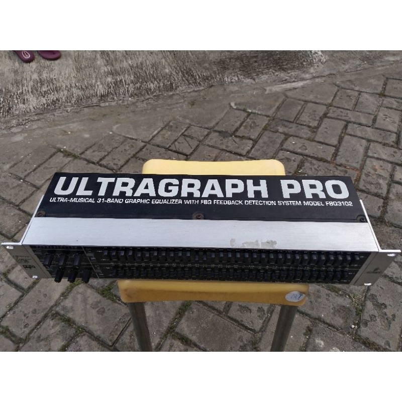 EQ BEHRINGER FBQ3102
