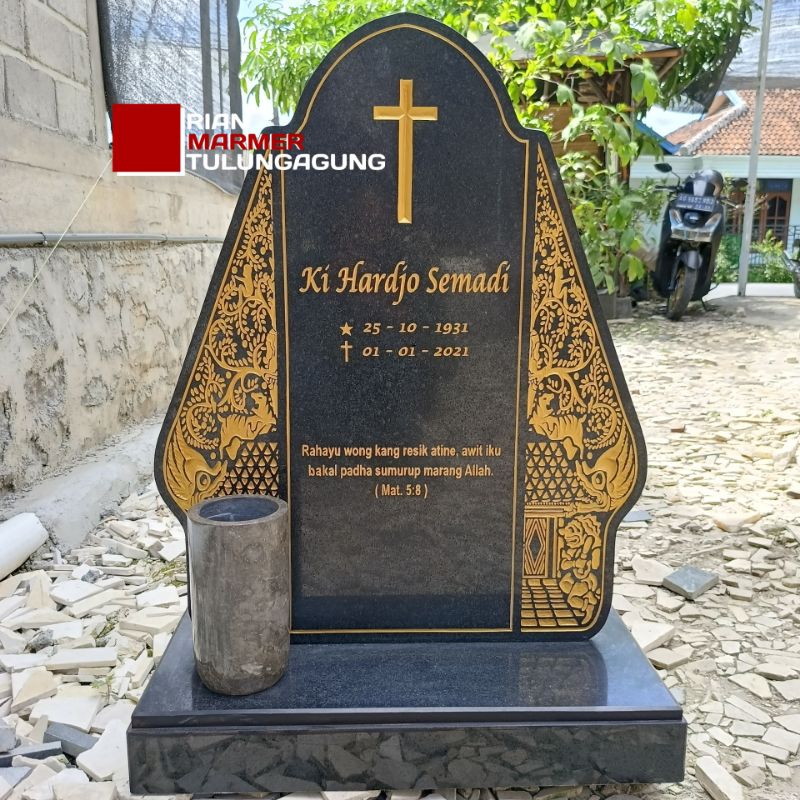 Nisan Makam model Gunungan Granit hitam Grafir emas +vas bunga marmer hitam