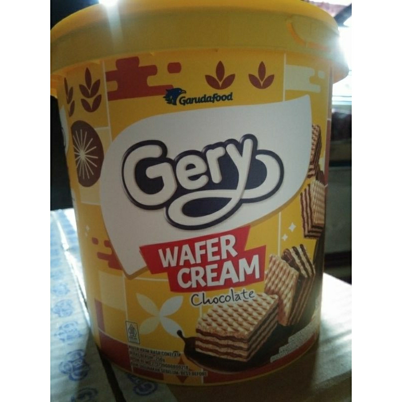 

gery wafer cream ember