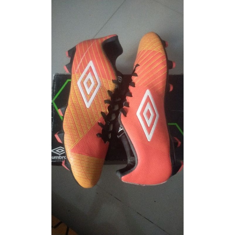 Sepatu Bola Umbro Velocita 2 Club HG