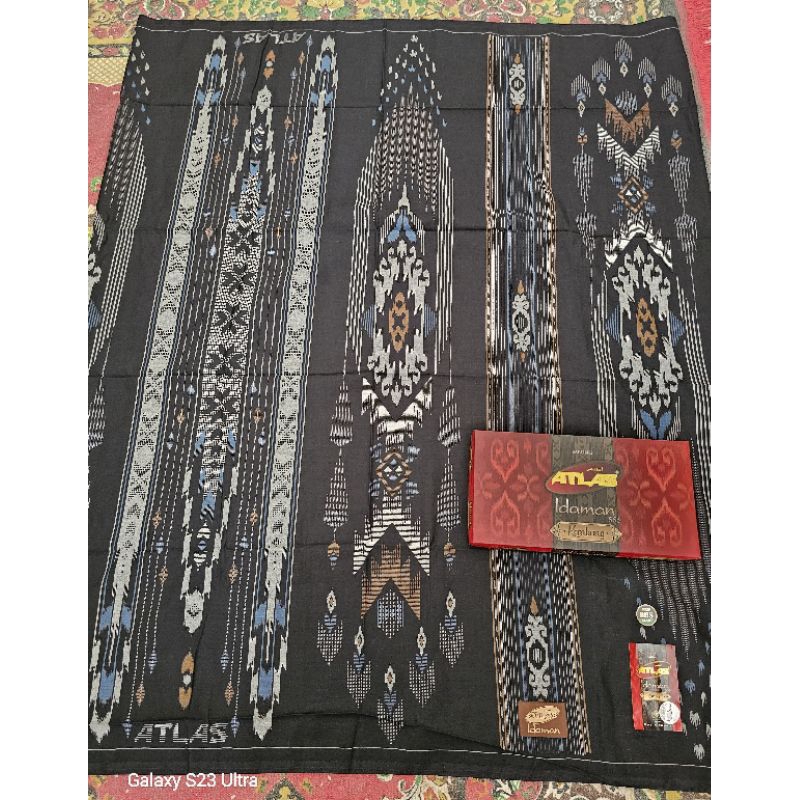 Sarung Atlas Idaman Kembang Hitam terlaris termurah