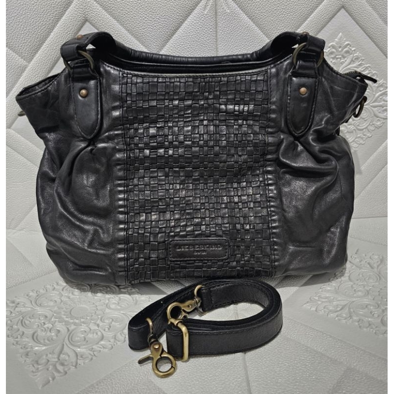 Tas Liebeskind anyam hitam