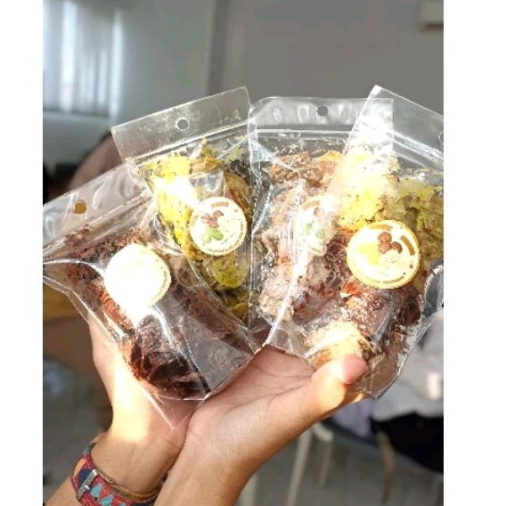 

KERIPIK PISANG LUMER DOYANKA