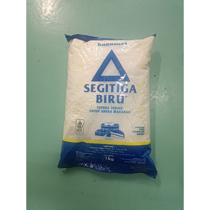 

Tepung segitiga biru 1 kg