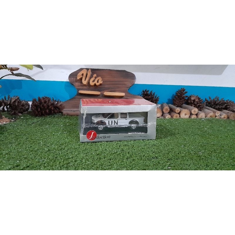 Diecast Miniatur Nissan Navara Pick up UN skala 1:43