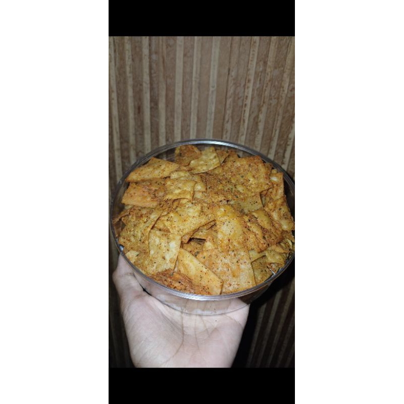 

kripik pangsit pedas original daun jeruk