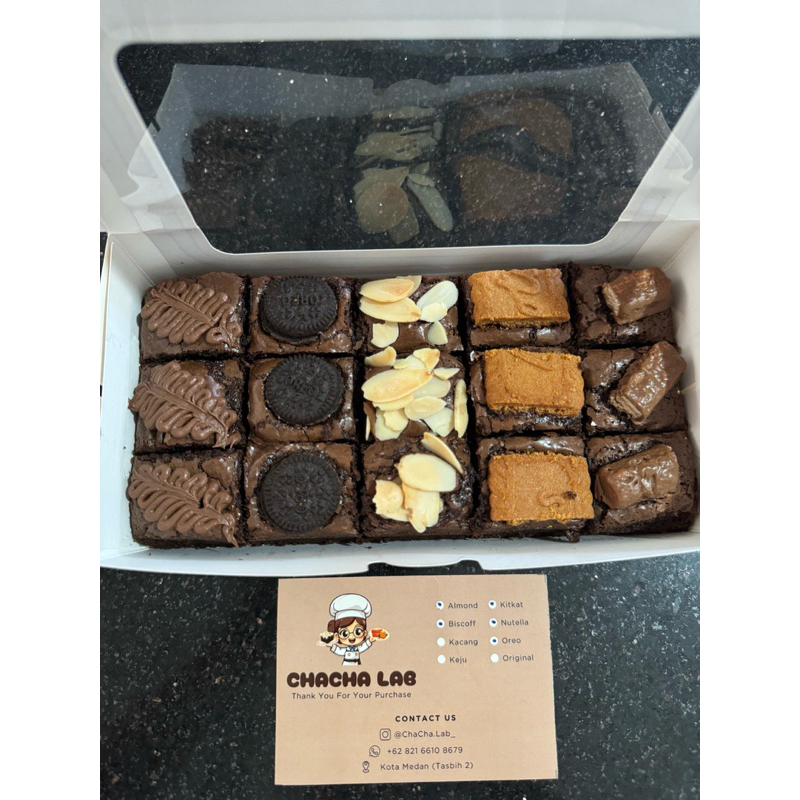 

Mix 3 _ Medium Fudgy Brownies (20x10 cm : 15 pcs)