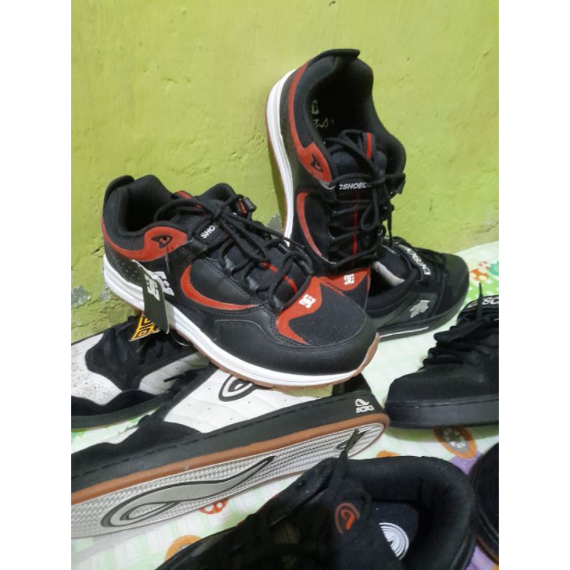 DC KALIS LITE SEPATU SKATE