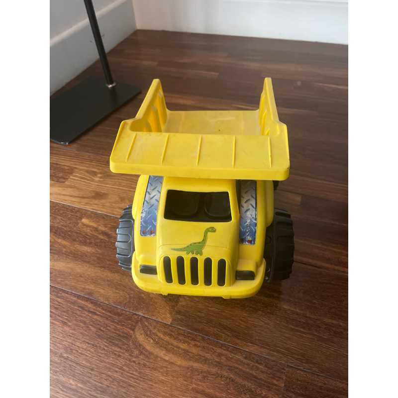 truk mainan besar
