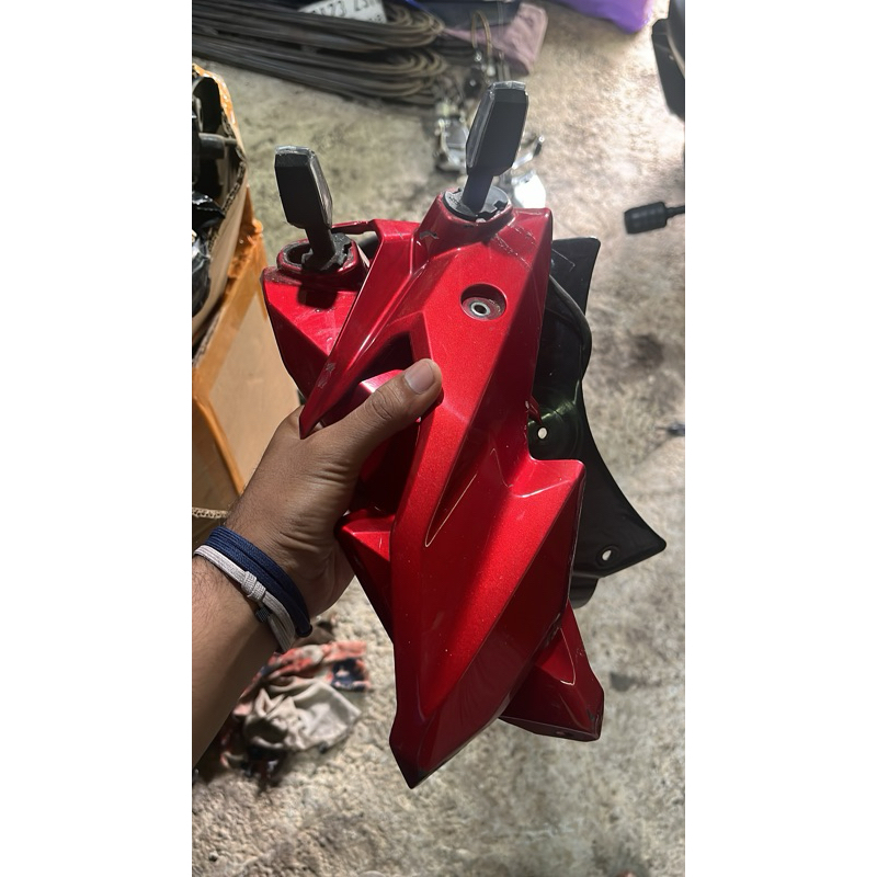 kupingan (sayap) headlamp Mt25 old