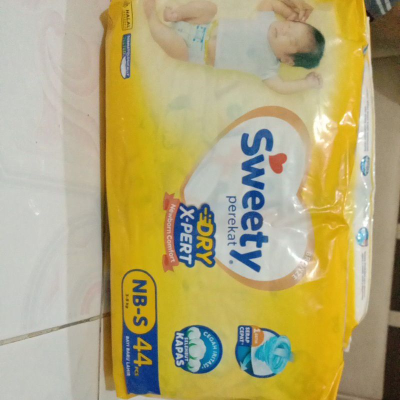 sweety nbs perekat pampers bayi baru lahir 44pcs