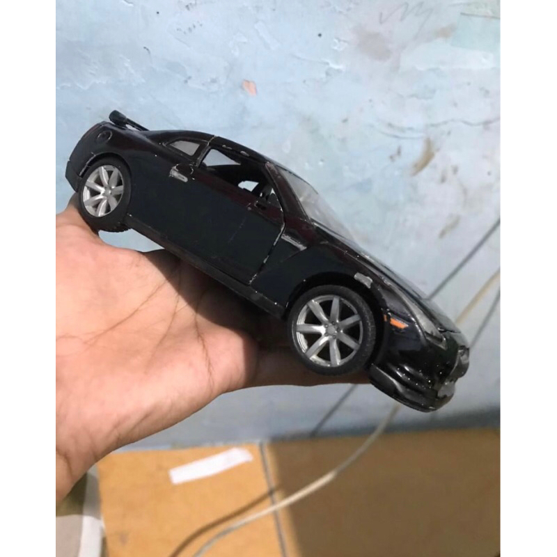 r35 maisto 1:24