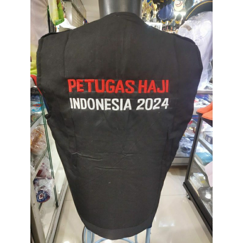 Rompi petugas haji Indonesia 2024
