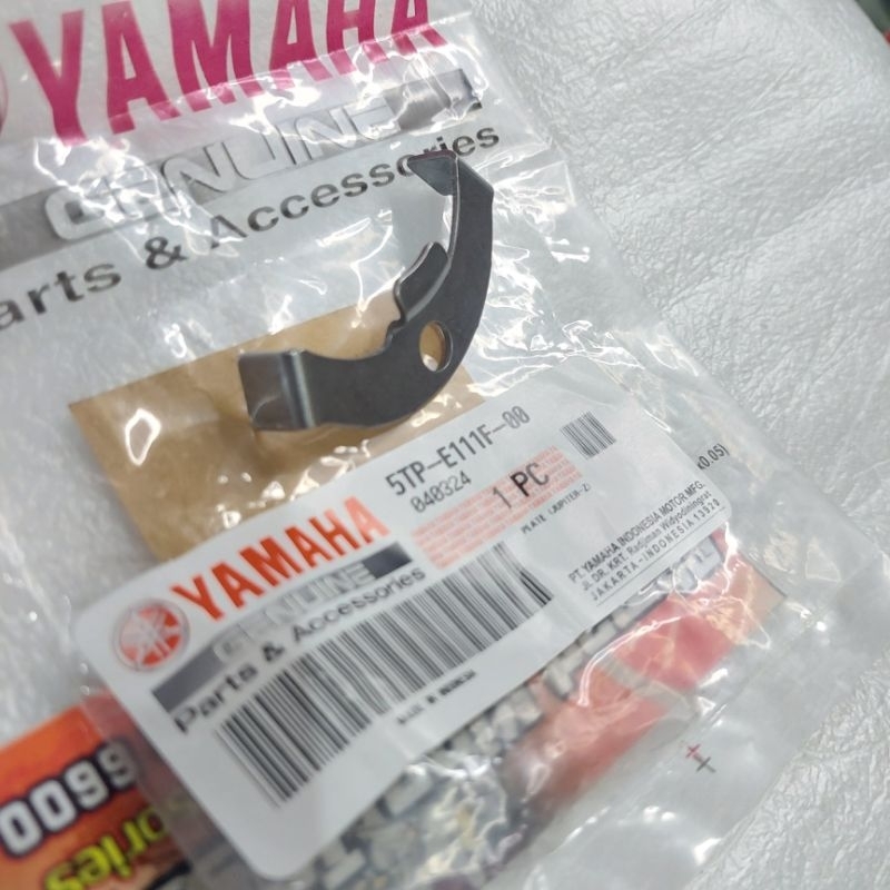 Plat kancing tahanan noken as VEGA R JUPITER Z  original yamaha 5tp e111f 00