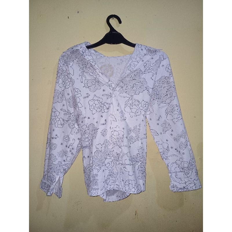 Preloved kemeja putih bersih katun mix organza motif floral / bunga Like New