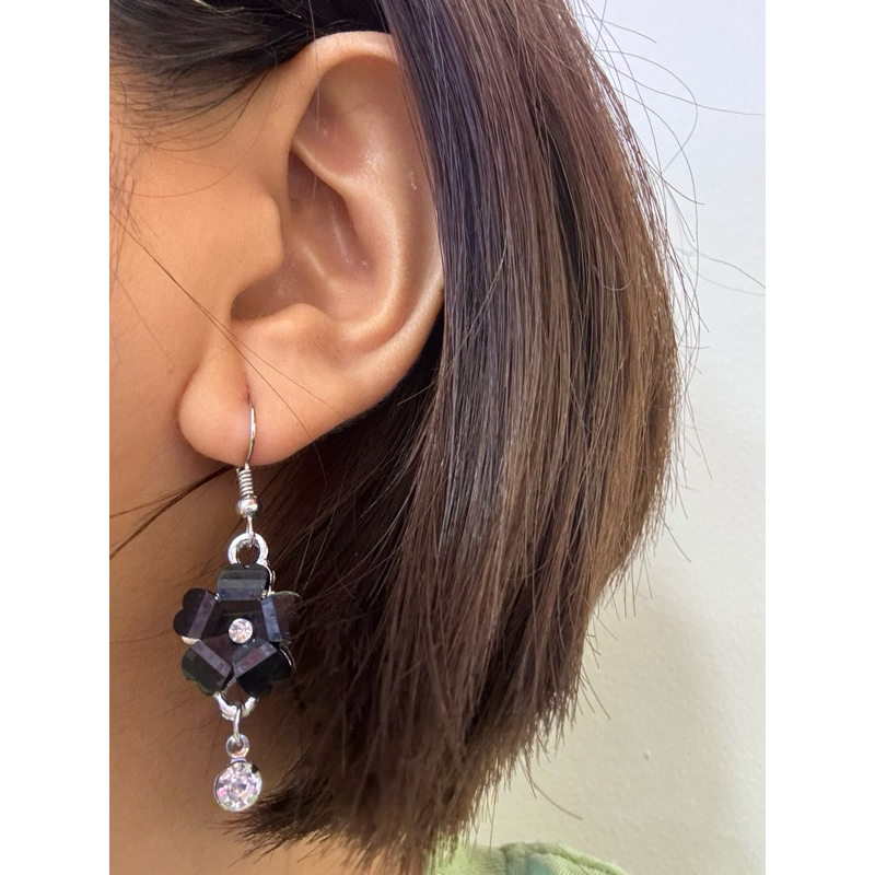 anting gantung bunga warna hitam anting korea gantung