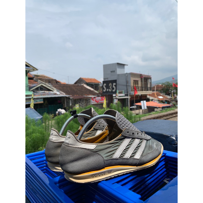 sepatu Adidas SL 72