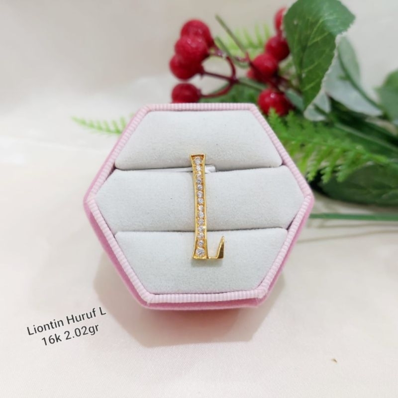 Liontin emas 70 huruf L