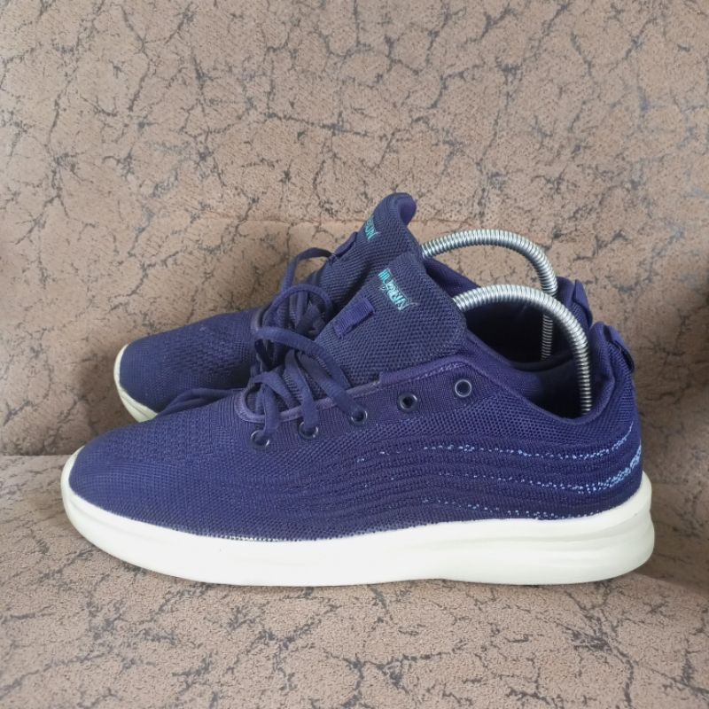 sepatu second hillrun size 42,5