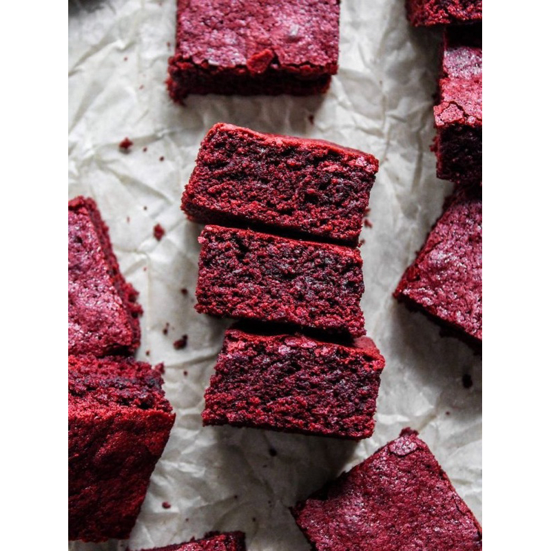 

Red Valvet Fudgy Brownies 15x15cm By Alfawwaz Bakery