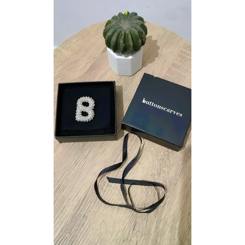 Preloved Buttonscarves Brooch Signature Pearl (original)