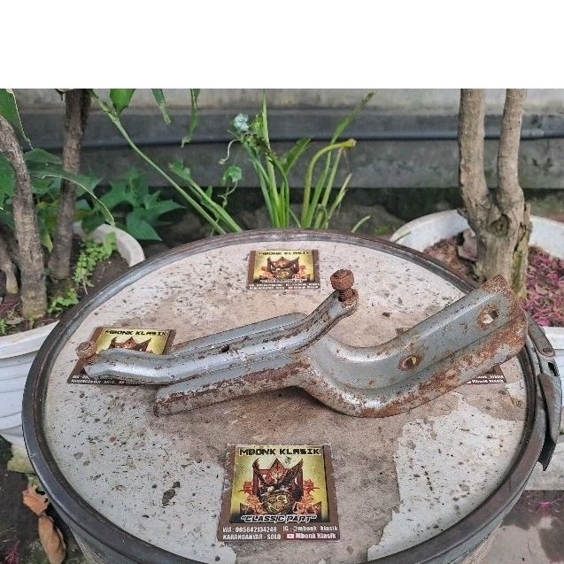 tatakan ban serep ring 8 vespa super ps strada ORIGINAL PIAGGIO cagak ban serep vespa ring 8 dudukan