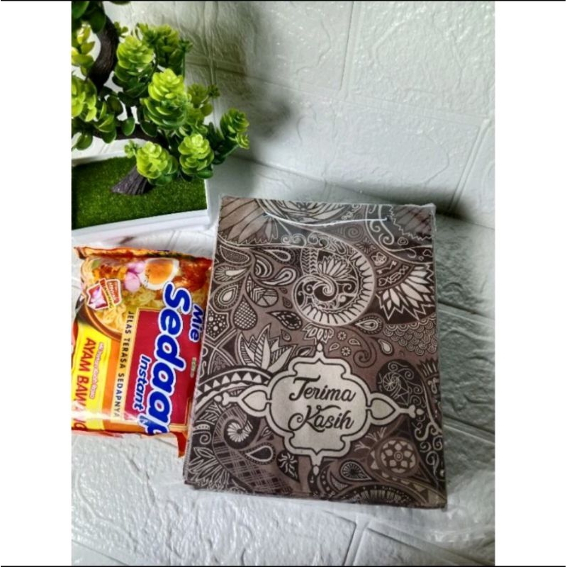 

150 PCS PAPERBAG BATIK SEDANG TALI BESAR UKURAN 21X17X5,5