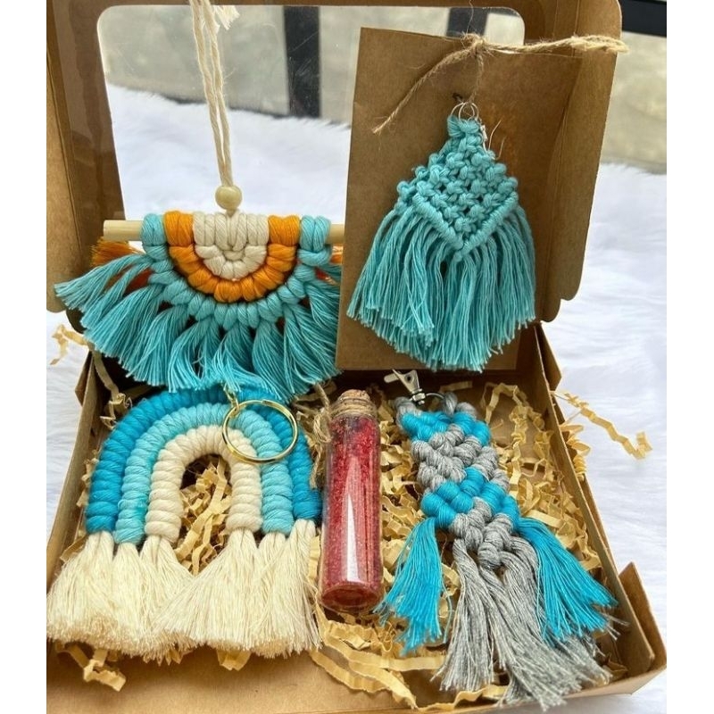 

Hampers Macrame - Kado ulang tahun - kado pernikahan