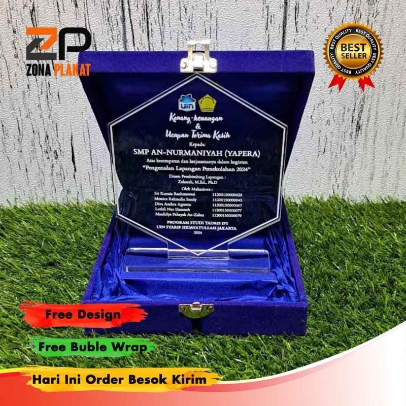 Plakat Akrilik | Plakat Wisuda | Plakat Custom | Plakat Magang | Plakat Akrilik Box