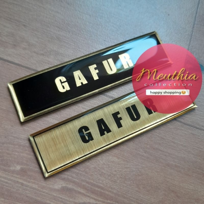 

Nametag Gold Magnet Peniti