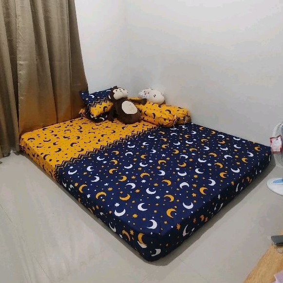 Sarung Kasur Busa Resleting Uk. 160x200x20 No. 2 Motif Bulan Bintang Bahan Katun Disperse Polimikro