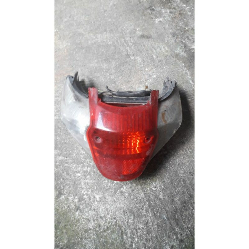 Lampu stop assy suzuki smash stoplamp assy suzuki smash merah putih
