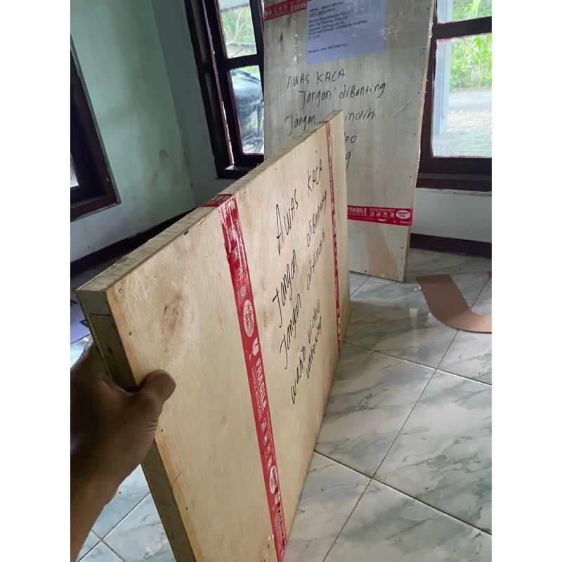 

packing kayu khusus neon flex