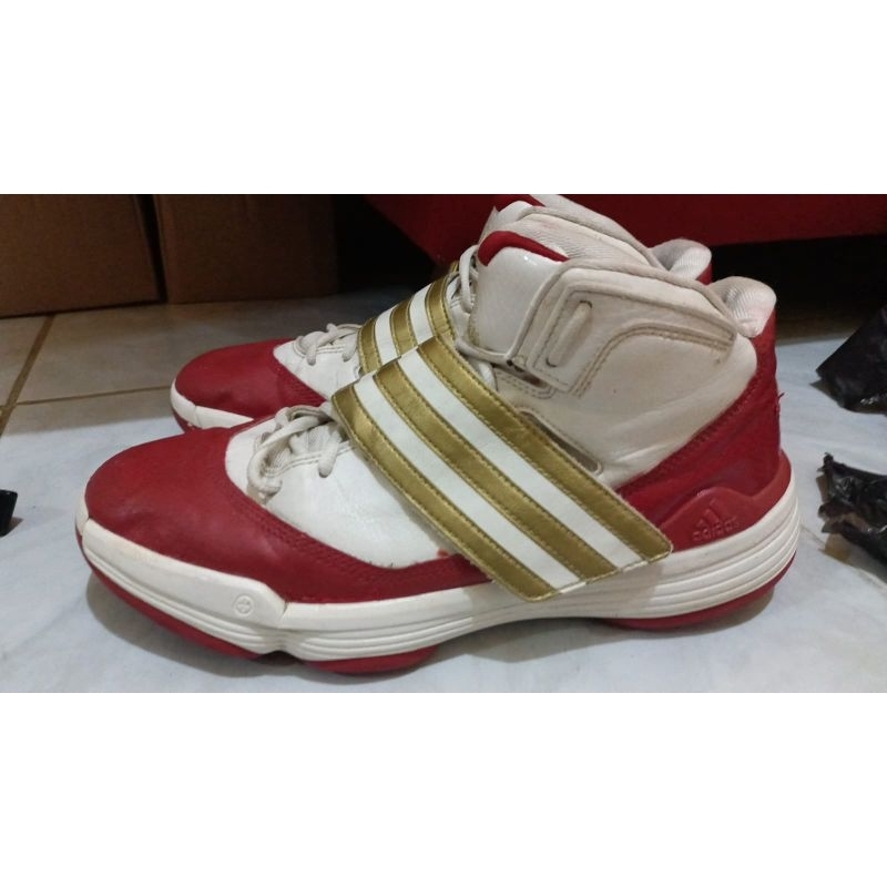Second Brand Adidas untuk basket