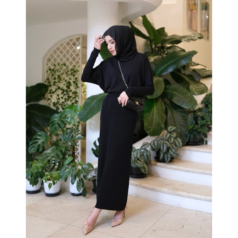 Gonegani Set ( Soka Skirt & Batwing Sweater )
