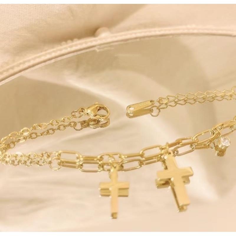 gelang salib wanita bahan titanium model dua bandulan salib model baru