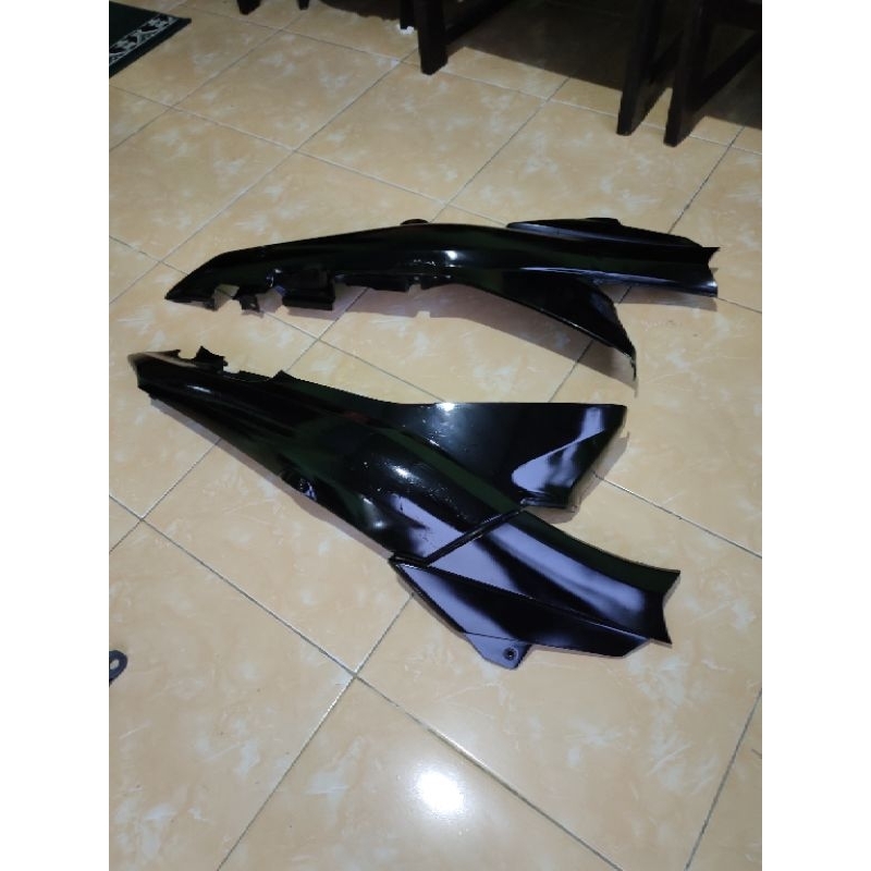 cover body belakang Kawasaki Blitz R original