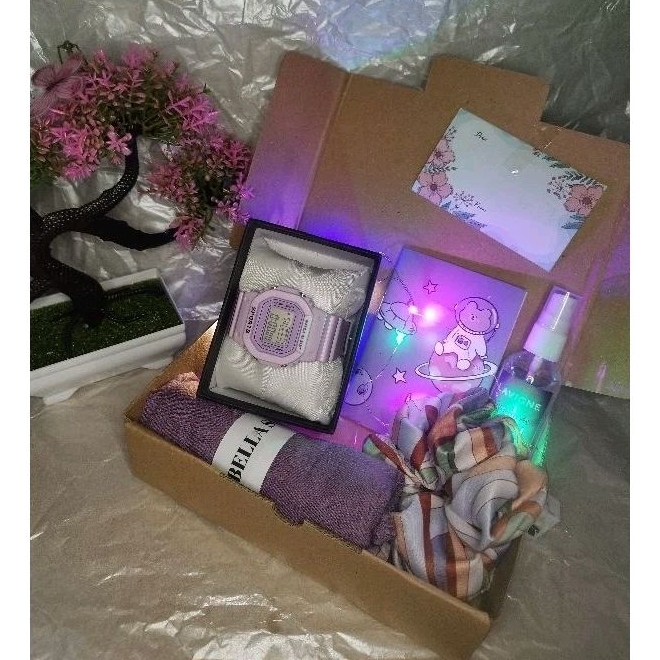 

GIFT BOX hampers untuk cewek / hampers parfum hijab FREE CARD/ hampers jam wanita/ kado hampers