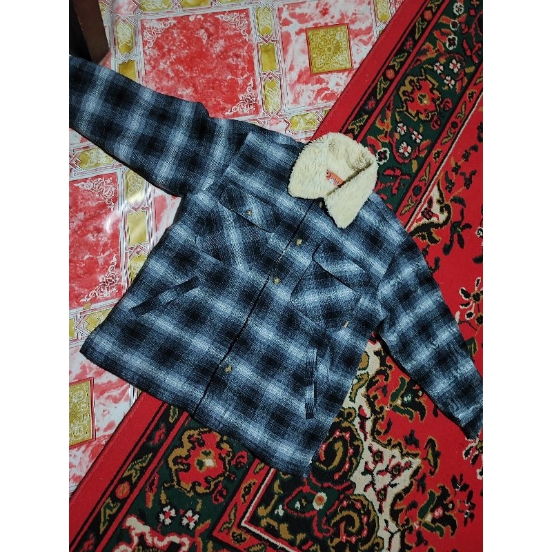 Kemeja woll sherpa veterano hitam