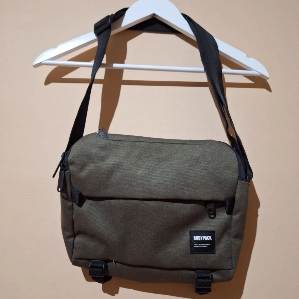 (PRELOVED) Tas Bodypack - Bolt 3.1 Hijau Abu - Second