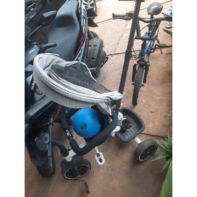 preloved sepeda roda tiga anak merk iora