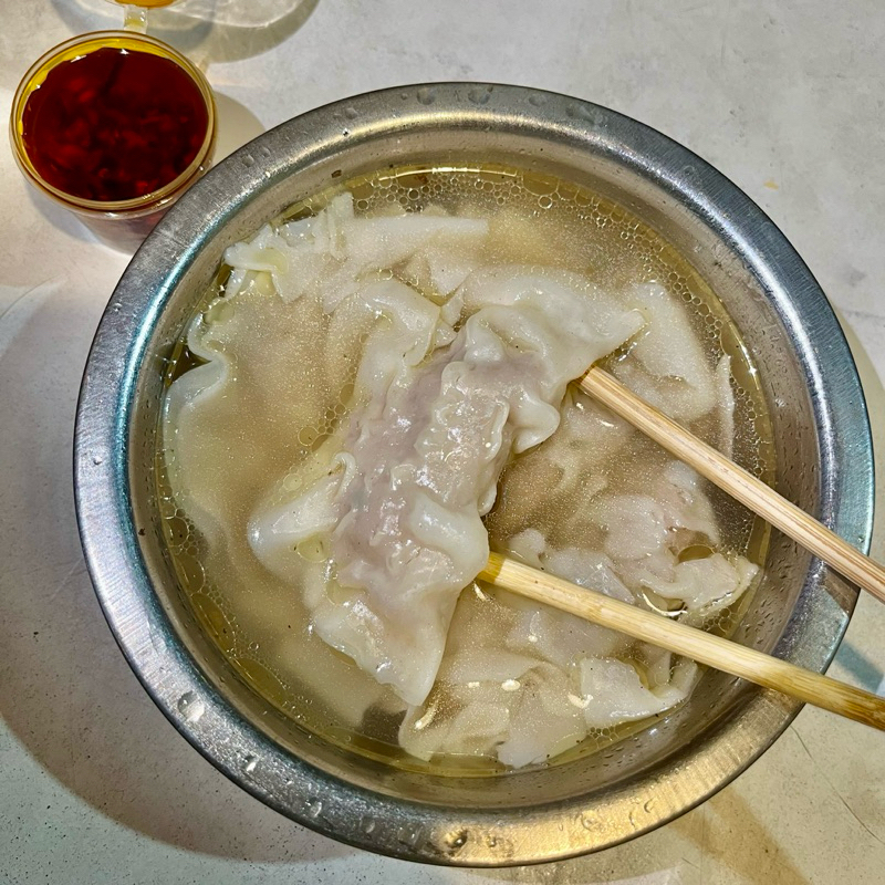 

WONTON / PANGSIT KUAH PEDAS ISI 5 PCS + CHILLI OIL - INSTANT ONLY