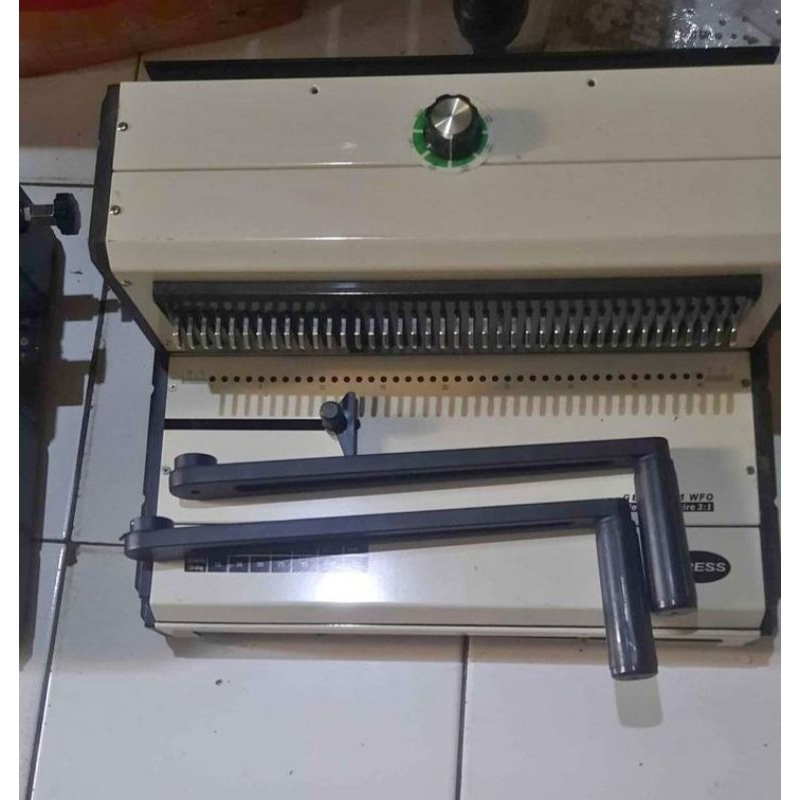 

MESIN JILID SPIRAL KAWAT DAN MESIN JILID SPIRAL PLASTIK