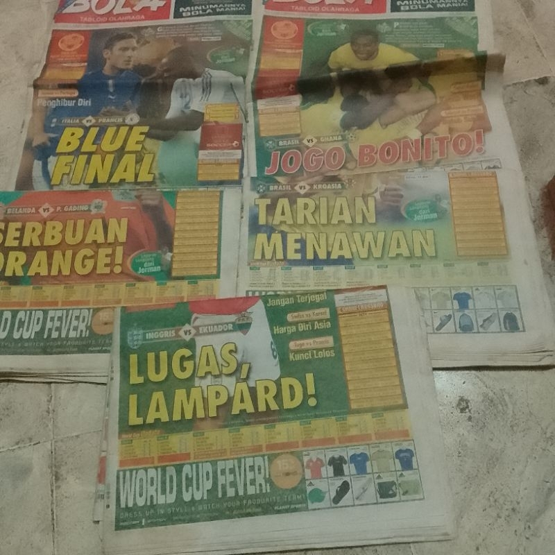 tabloid bola 5 buah