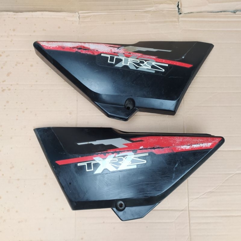 Cover Bodi Tutup Pelindung Aki Accu Tepong Dop Kempol Aki Suzuki TRS Katana TRZ Original TERMURAH