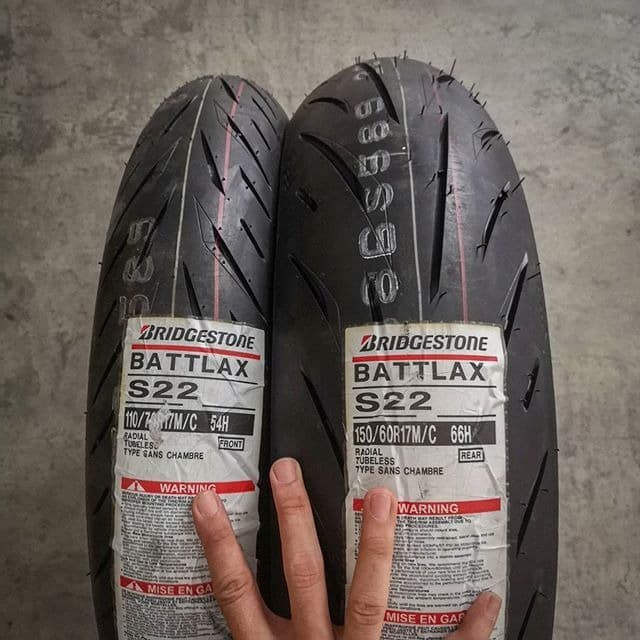 Ban Luar Battlax S22R 160/60-17
