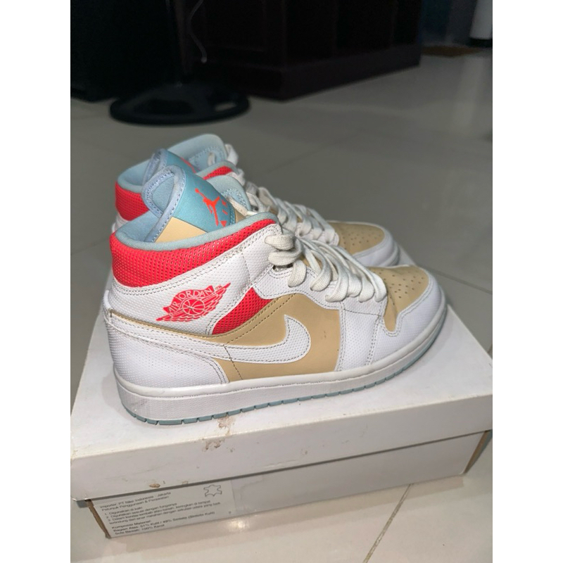 Nike Air Jordan 1 Mid SE