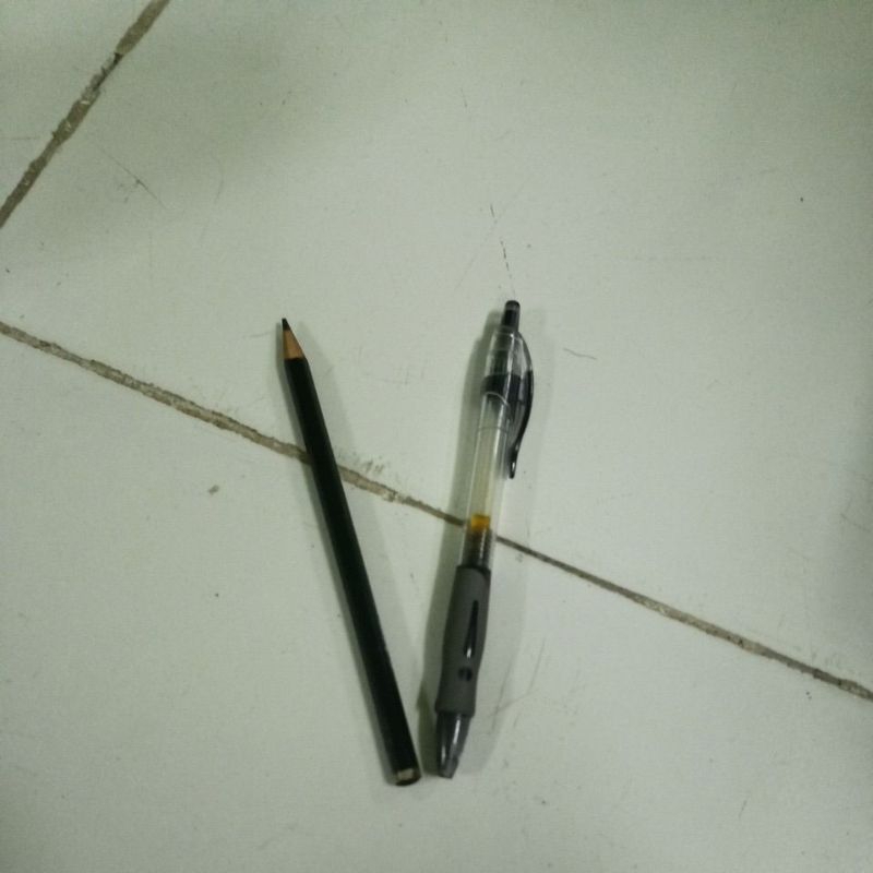 

pensil 2b dan pulpen joyko