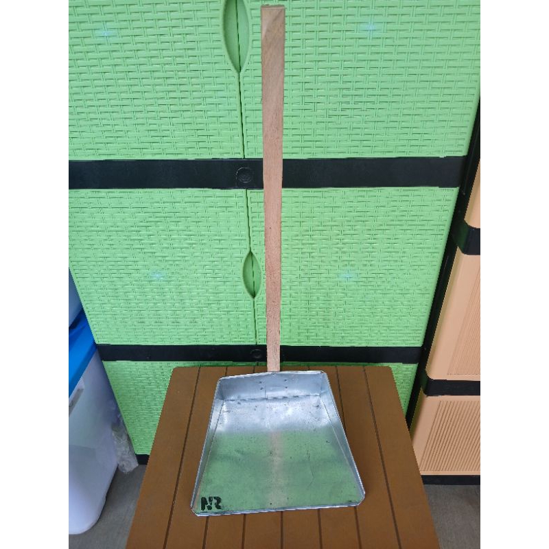 pengki kaleng murah / pengki seng gagang kayu serokan sampah pengki tradisional Serok Sampah Pengki 